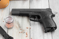 Pneumatic (gas) gun, magazine, holster and balls for shooting at a wooden table
